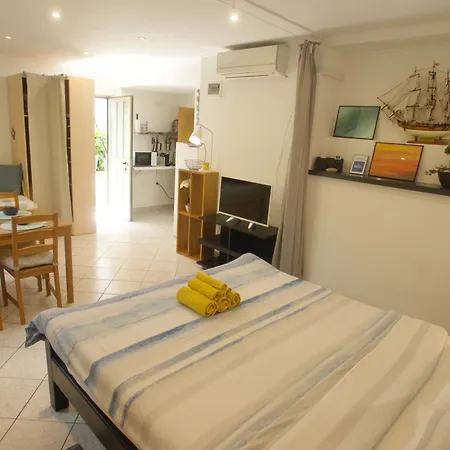 Luna 22 Apartment