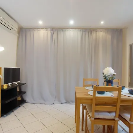 Luna 22 Apartment *